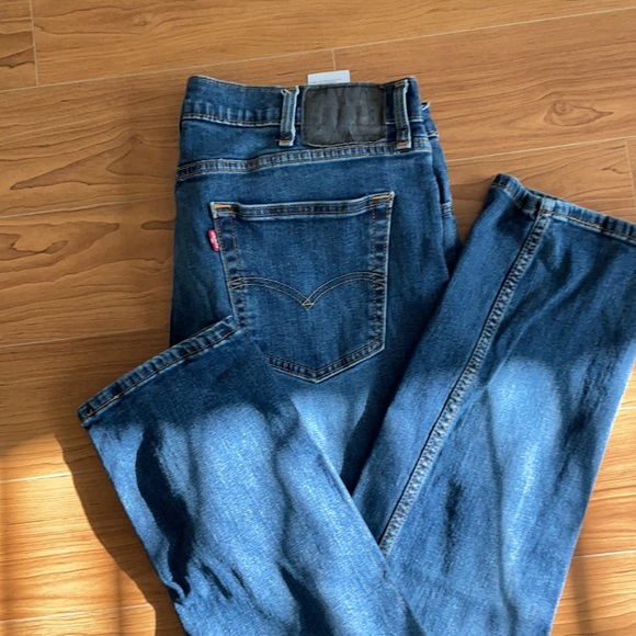 Levi’s - Picture 2 of 2